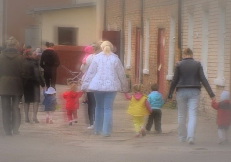 Mamų gyvenimas nelaisvėje: išskirtinis reportažas iš Latvijos įkalinimo įstaigos