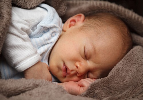 Specialistė atsako: 2-3 mėn. kūdikis sunkiai užmiega