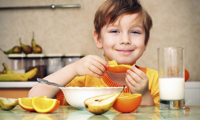 Ką geriausia vaikams valgyti pusryčiams: dietologės patarimai