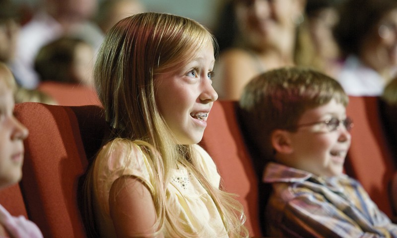 Teatrologė atsako: Kada pirmą kartą vaiką vestis į teatrą?