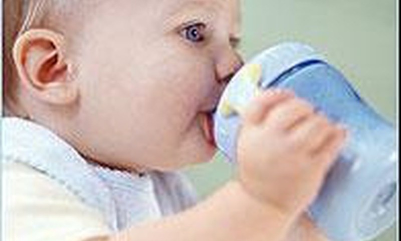 Kaip žinoti, kad vaikui tinka būtent tas, o ne kitas pieno mišinukas?