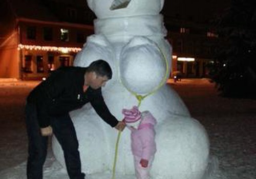 Sniego skulptūros vilioja vaikus