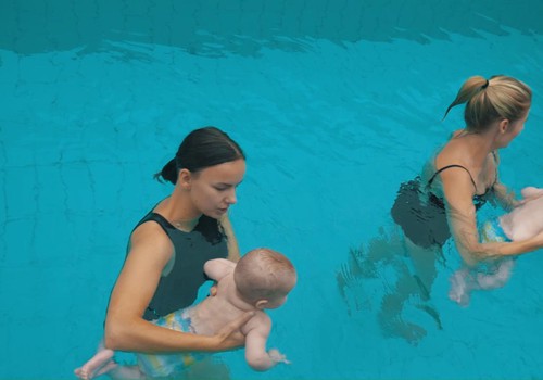 Užsiėmimai vandenyje - nauda kūdikiui ir mamai