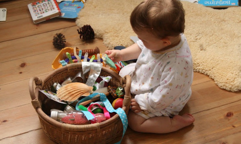 Kokie žaidinimai naudingiausi 6-12 mėnesių mažyliui? II dalis