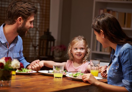 Kaip kasdieniame skubėjime atrasti laiko paprastiems šeimos vakarams?