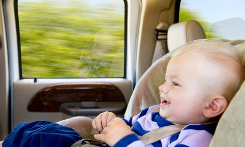 6 patarimai, jei vaiką pykina automobilyje