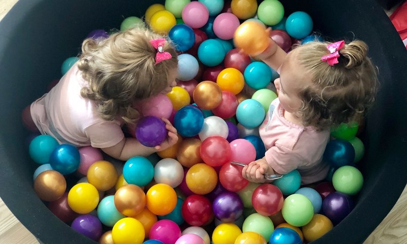 4 spalvoti eksperimentai: žaidžiame su vaikais