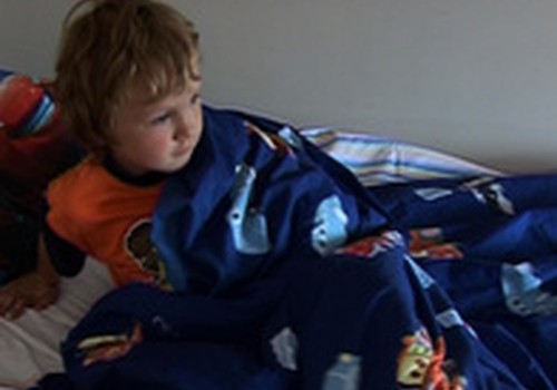 Video: Ką daryti, kai paūgėjęs vaikas šlapinasi į lovytę