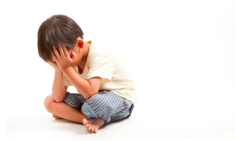 2-3 metų vaikas nesidalina ir mušasi: kaip tinkamai reaguoti?