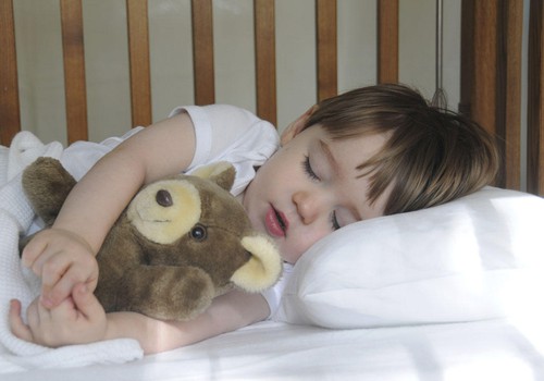5 patarimai, kaip be streso pripratinti vaiką miegoti savo lovelėje
