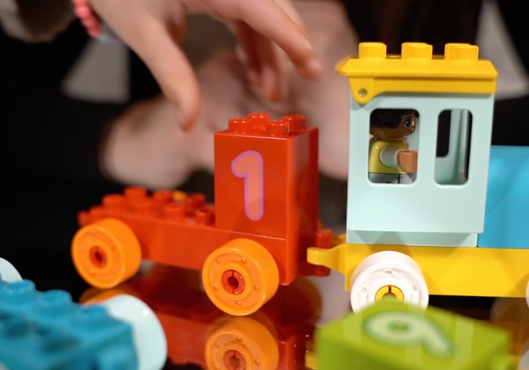 Kaip mokymąsi skaičiuoti padaryti įdomesniu? Su LEGO DUPLO linksmuoju traukiniu!