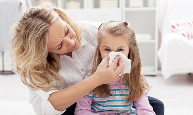 Vienas vaikas sloguoja, kitą beria: kas lemia alergiją