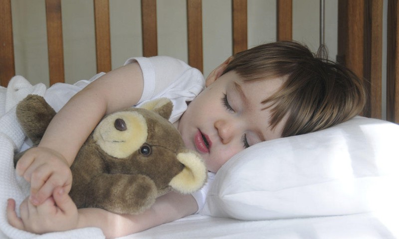 5 patarimai, kaip be streso pripratinti vaiką miegoti savo lovelėje
