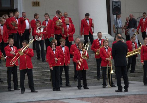 Pasimėgaukime pučiamųjų instrumentų orkestro garsais..