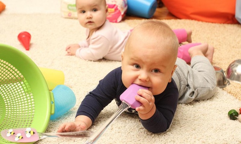 FOTO Huggies@ Stebuklingas kambarys: kaip žaidžia 5-8 mėnesių mažyliai