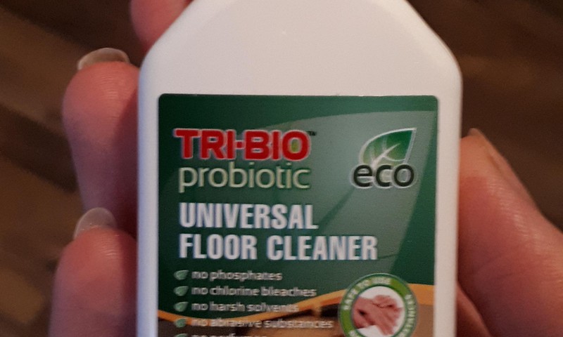 Testuoju TRI-BIO produkciją – Probiotinis EKO grindų ploviklis. 