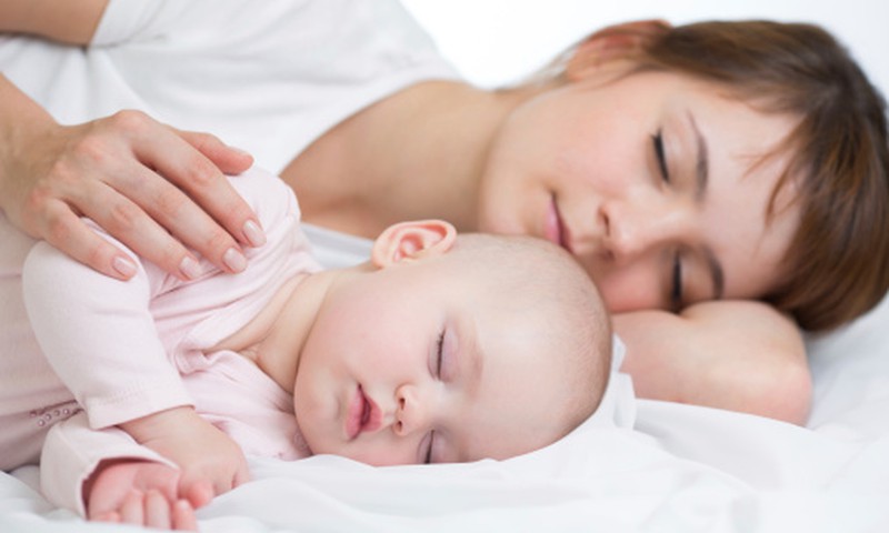 Ar saugu miegoti kartu su kūdikiu?