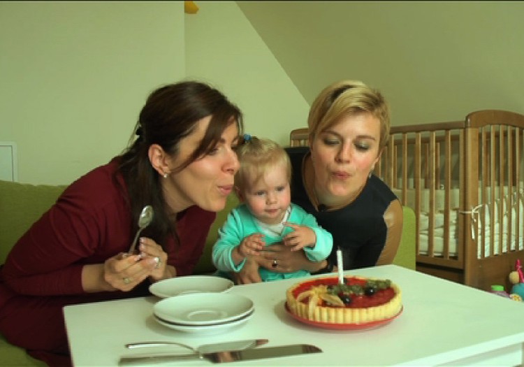 TV Mamyčių klubas 2016 10 02: Super mažylės tortadienis, kūdikio vystymas ir mažylio garderobas