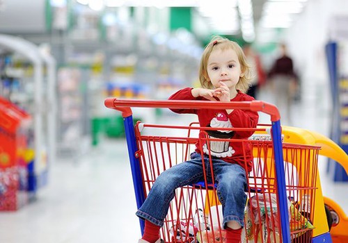 Kaip elgtis, kai tenka apsipirkinėti su vaiku?