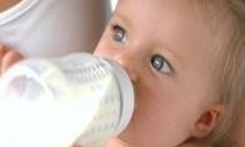 Iki kokio amžiaus duoti pieną iš buteliuko?