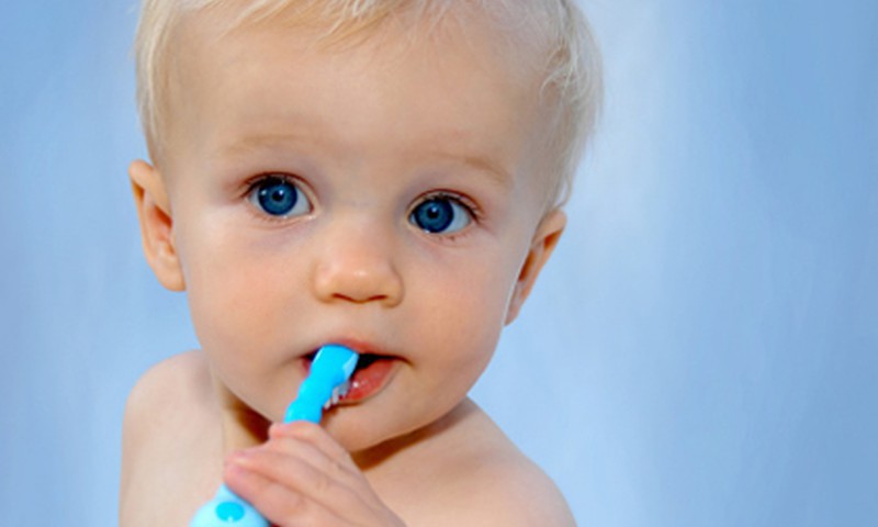Pirmųjų dantukų priežiūra: ką svarbu žinoti tėvams?