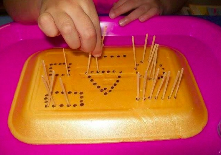 FOTOalbumas: užsiėmimai smulkiajai motorikai lavinti