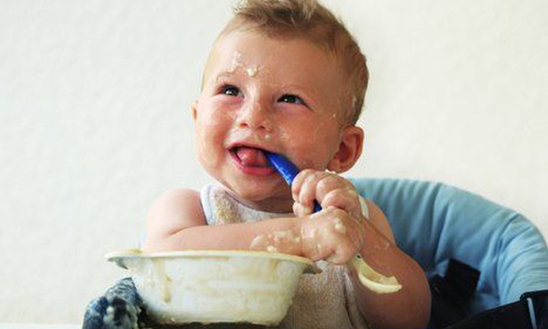 Vaiko maitinimas nuo 1 metų: į ką atkreipti dėmesį