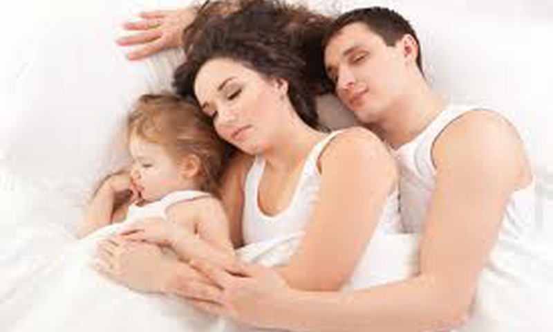 MK mamų nuomonė: tėvai ir vaikai turi miegoti atskirose lovose