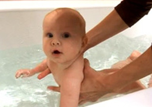 Kaip tinkamai maudyti kūdikį?