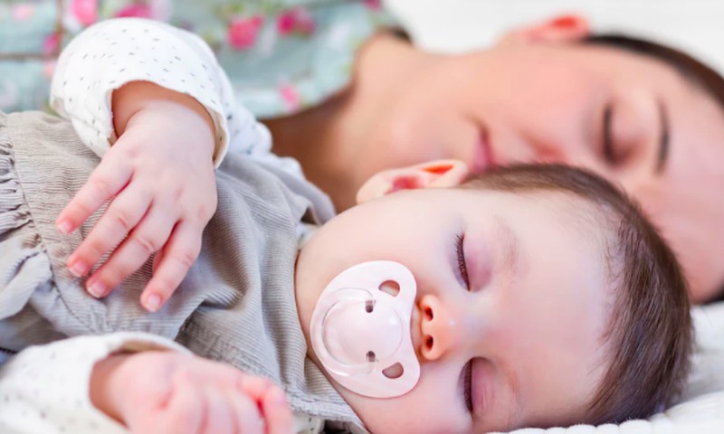 Kaip pripratinti mažylį miegoti atskirai: 5 patarimai