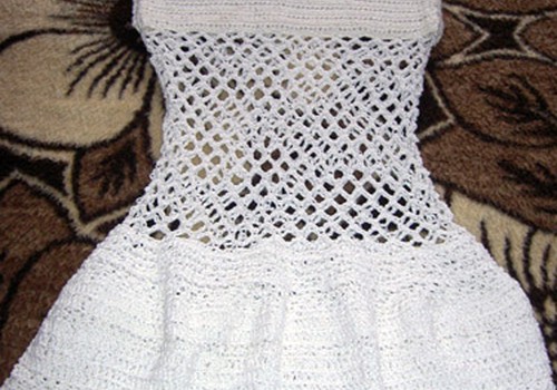 Balta nerta suknelė