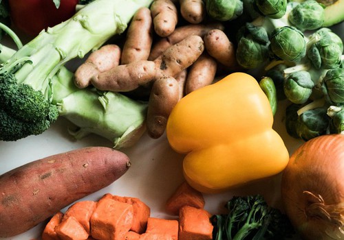 Į kūdikio mitybą įtraukite sezonines daržoves ir vaisius!
