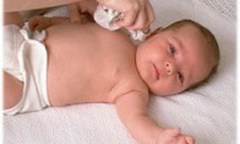 Sausa kūdikių oda: kaip pasirinkti tinkamą priežiūros priemonę?