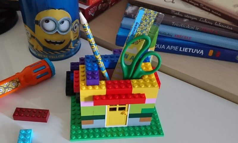Mūsų namukas - pieštukinė iš Lego! 