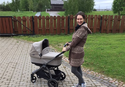 Goda Skačkauskaitė rinkdama vežimėlį sūnui tapo jų "eksperte"