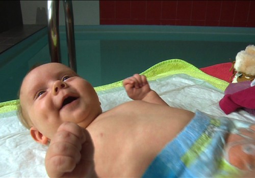 Rytoj MK laidoje - pirmosios maudynės baseine, tobulos mamos įvaizdis ir piešiniai ant nėščiosios pilvo