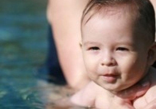  Maudynės baseine su kūdikiu: interviu su kineziterapeute