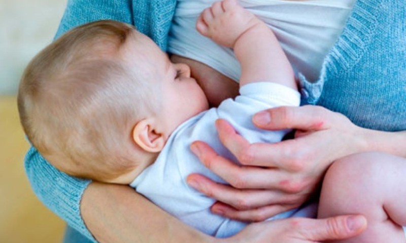 Ar 9 mėnesių mažylį maitinti naktį: atsako gydytojas