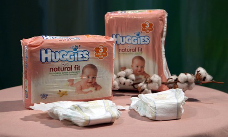 Huggies® Natural Fit – švelnus prisilietimas, kuris trunka visą dieną!
