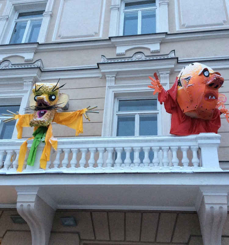 Šiandien - UŽGAVĖNIŲ šėlsmas Vilniaus mokytojų namų kiemelyje