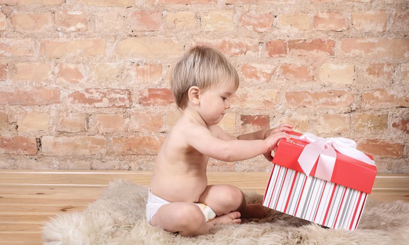 Kiek dovanų verta dovanoti vaikui kalėdiniu-naujametiniu laikotarpiu?