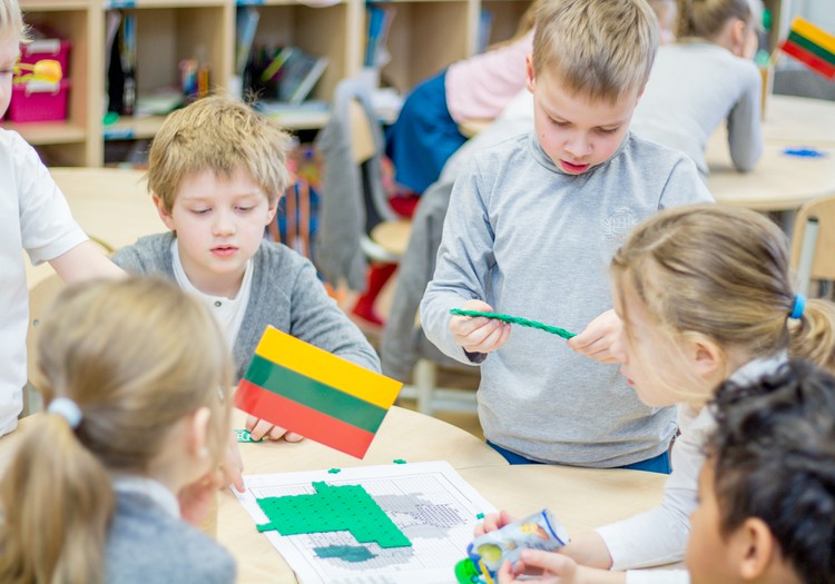 Kovo 11-oji – įtraukime vaikus jiems patraukliais būdais