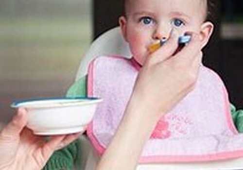 Ką 5 mėnesių kūdikiui siūlyti valgyti be mišinuko?   