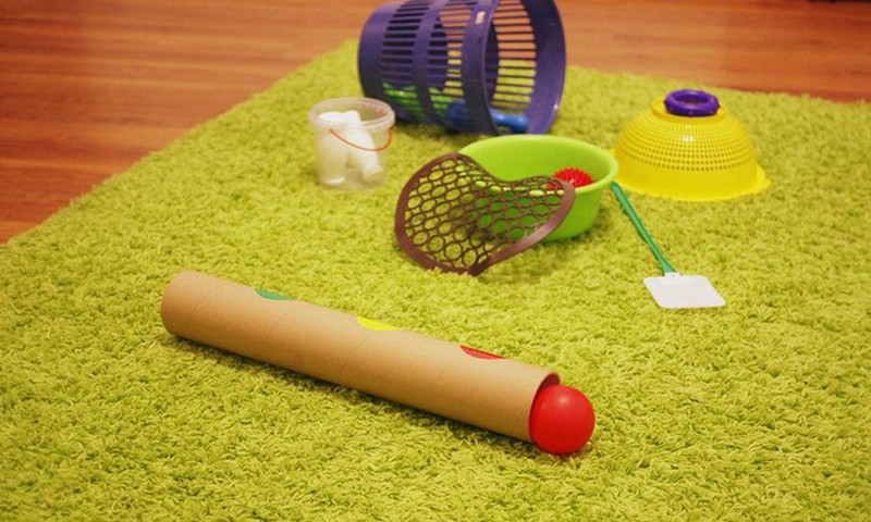 Žaislu gali virsti bet koks saugus buities daiktas