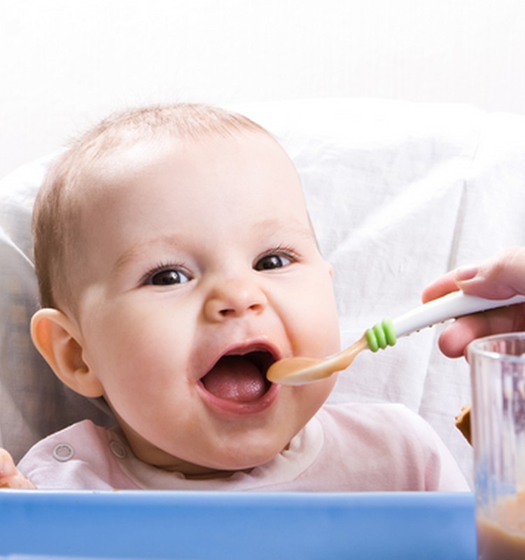 Kuo maitinti 8 mėnesių mažylį: gastroenterologės patarimai