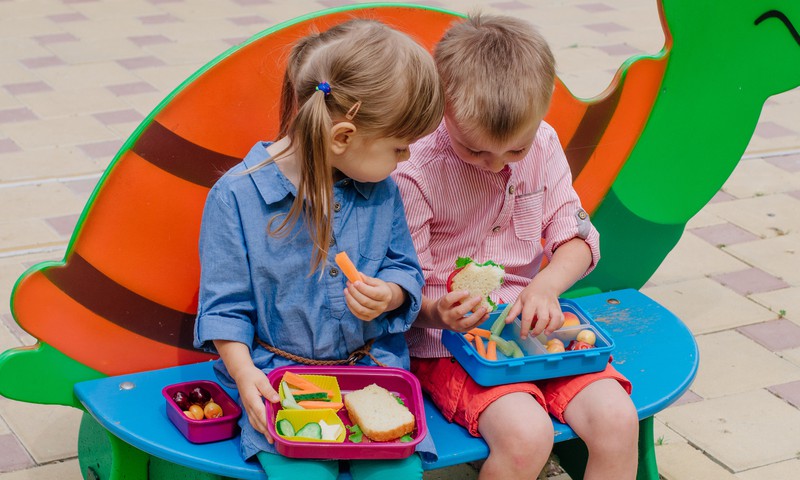 Darželių efektas: vaikai ragauja net tai, ko namuose neįsiūlysi