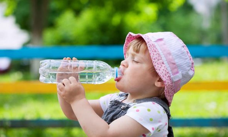 Kokį vandenį naudoti vaikų mityboje?
