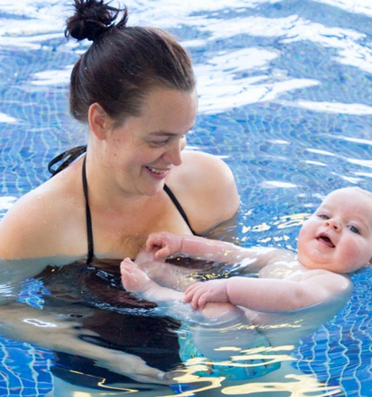 Mamos, ką jūs manote apie kūdikį ir baseiną? 