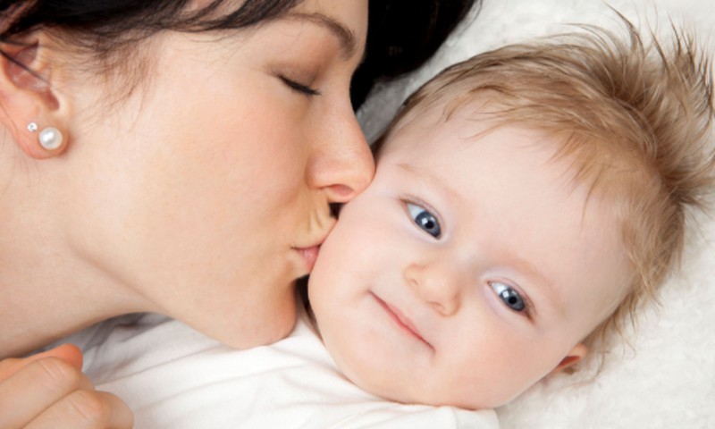 Ar galima mamos pienu gydyti kūdikio slogą?
