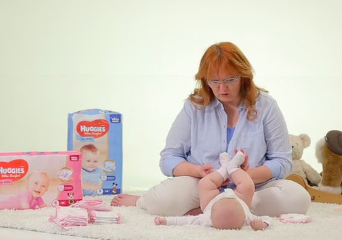 VIDEO "Kūdikis ant tavo rankų": mokomės tinkamai aprengti/nurengti marškinėlius